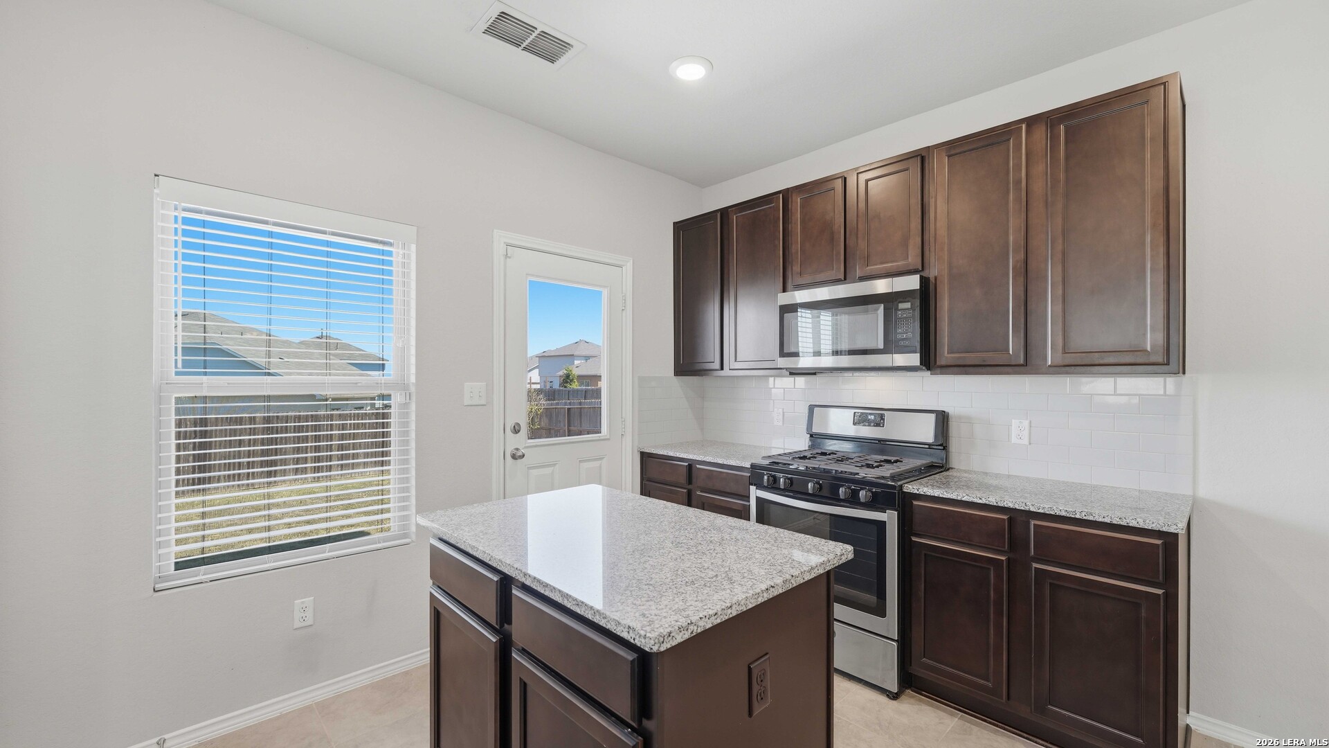 5502 Daniel Way St. Hedwig, TX 78152 - Photo 13 of 40