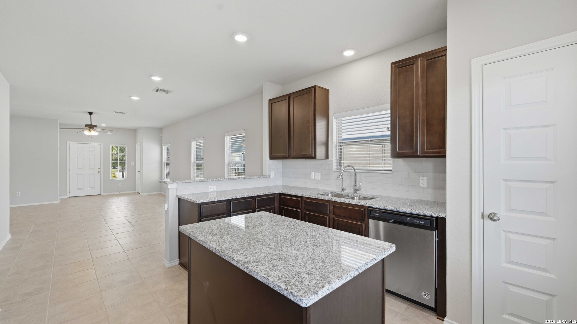 5502 Daniel Way St. Hedwig, TX 78152 - Photo 16 of 40