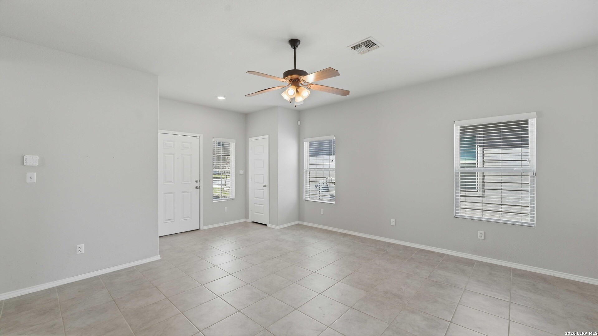 5502 Daniel Way St. Hedwig, TX 78152 - Photo 4 of 40