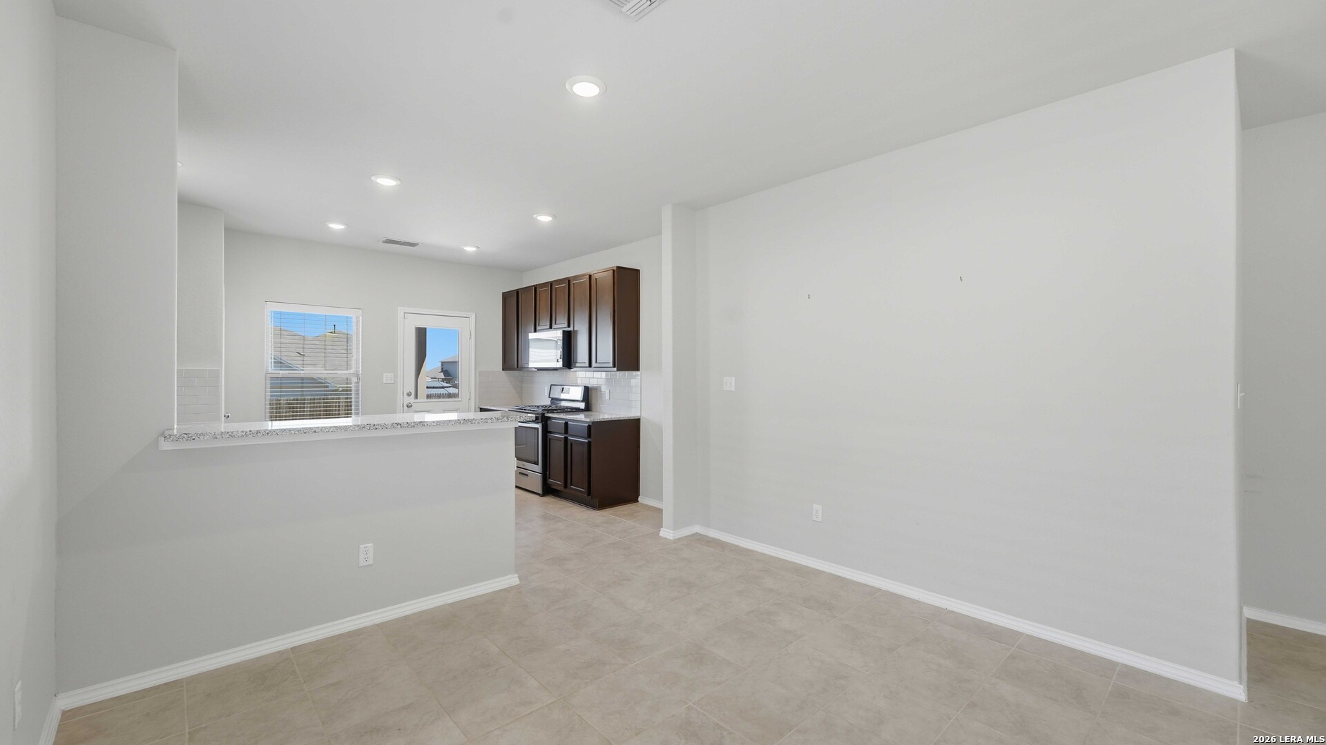 5502 Daniel Way St. Hedwig, TX 78152 - Photo 8 of 40