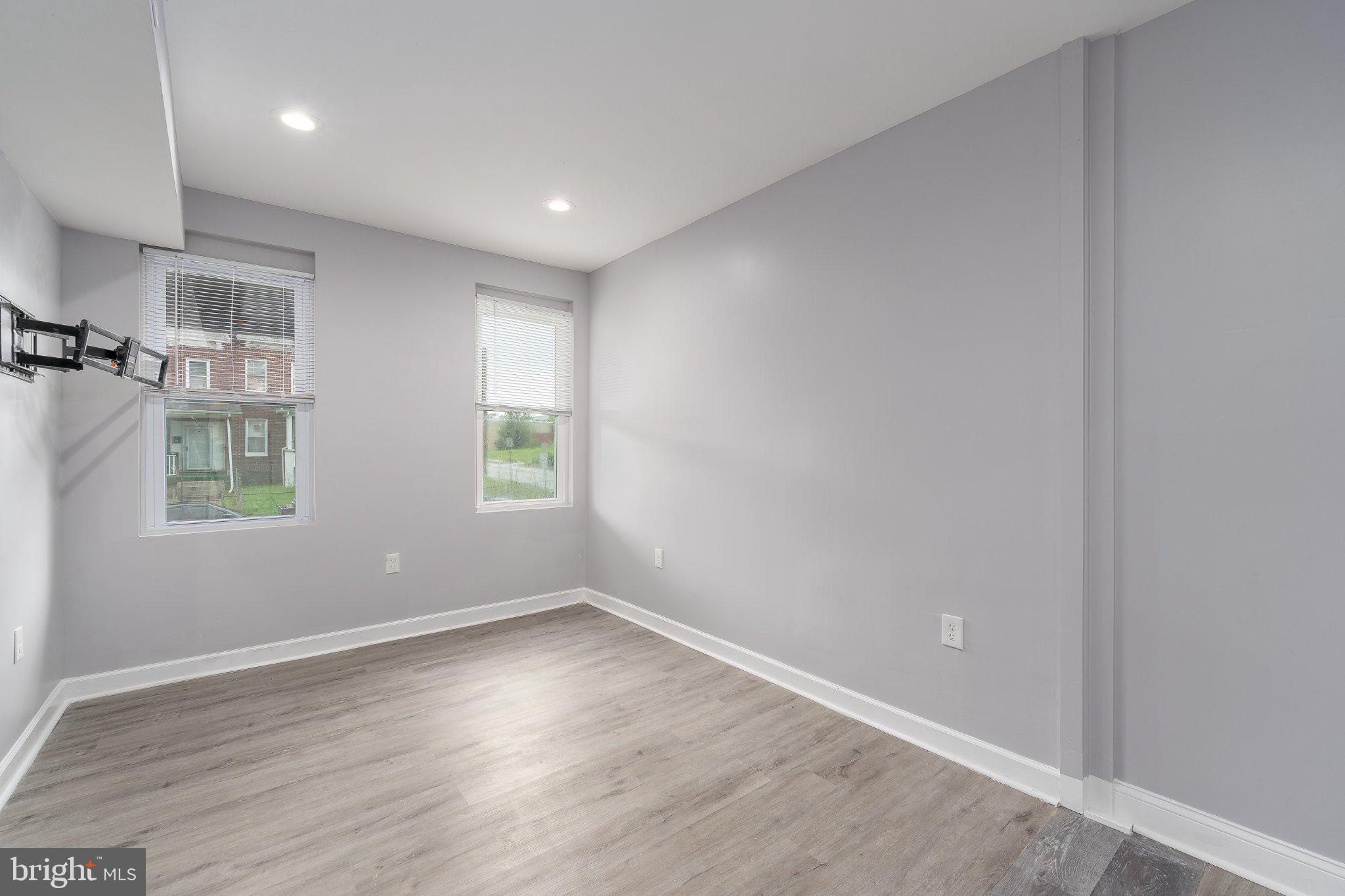 2922 Ridgewood Avenue Baltimore, MD 21215 - Photo 18 of 23 Living Room