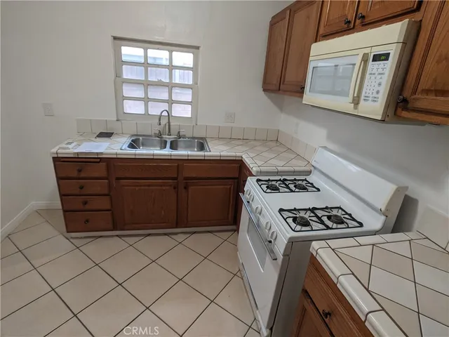 $700,000 | 462 West Orange Grove Avenue, Pomona, CA 91768