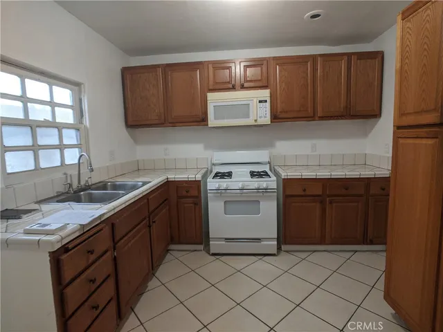 $700,000 | 462 West Orange Grove Avenue, Pomona, CA 91768