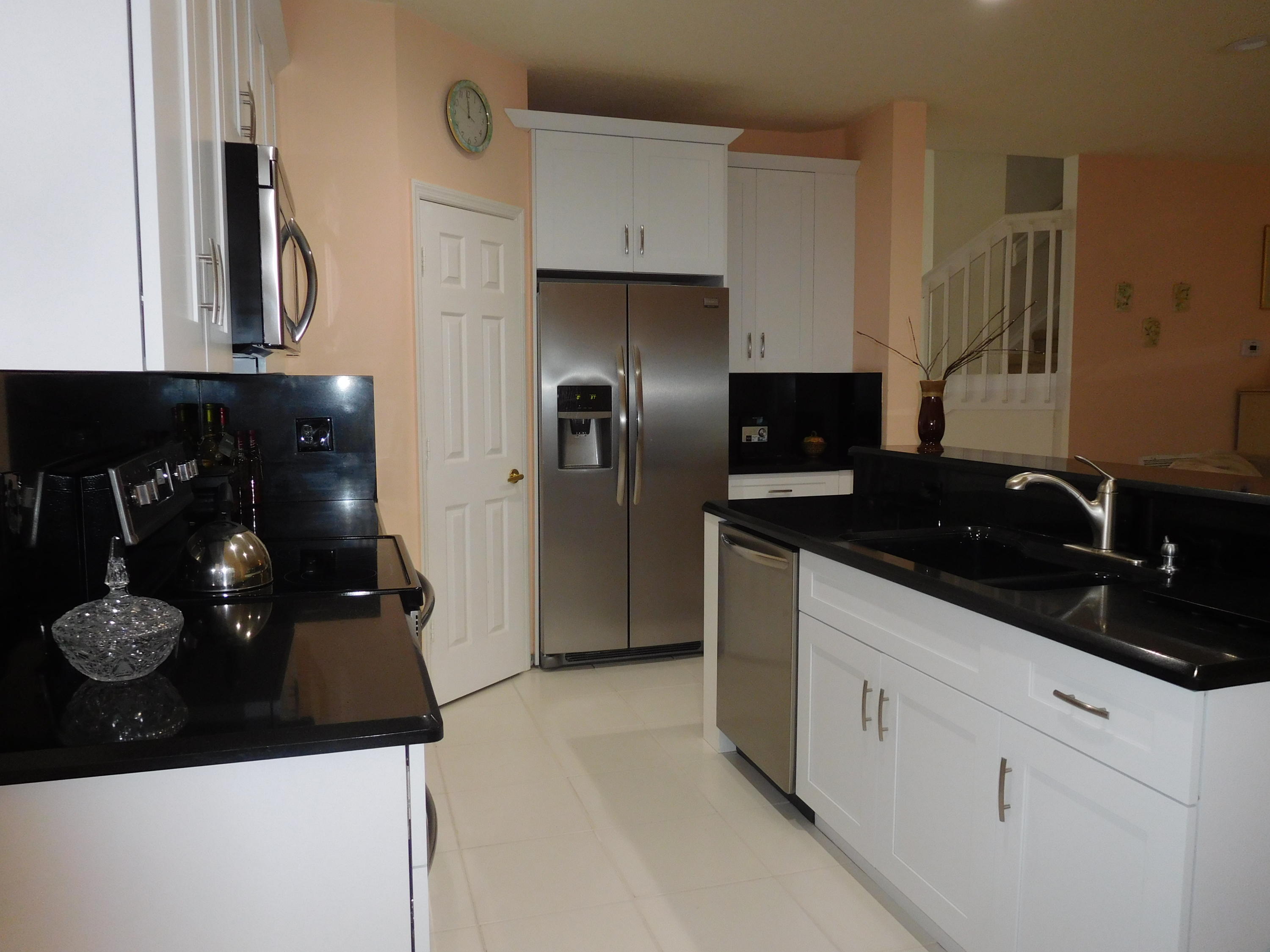 10968 La Salinas Circle Boca Raton, FL 33428 - Photo 2 of 34 Kitchen