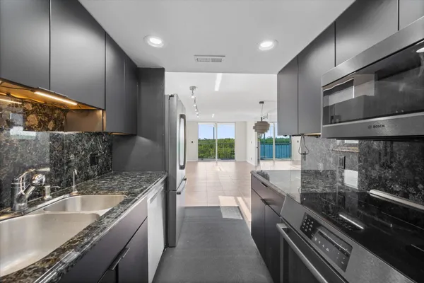 $2,900 | 689 Northeast 6th Court, Unit 4010, Boynton Beach, FL 33435