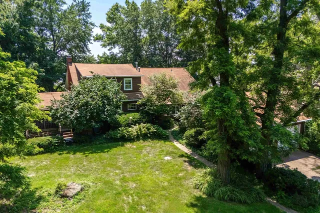 $495,000 | 25111 Valley Drive, Bettendorf, IA 52722