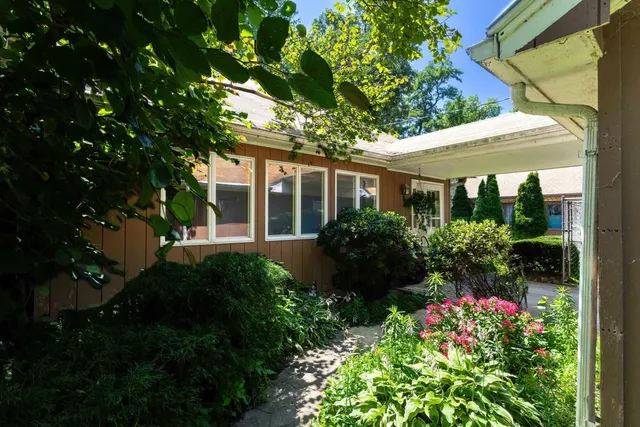 $495,000 | 25111 Valley Drive, Bettendorf, IA 52722