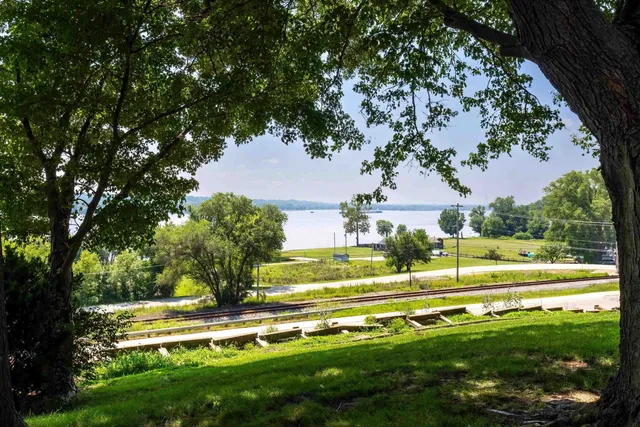 $495,000 | 25111 Valley Drive, Bettendorf, IA 52722