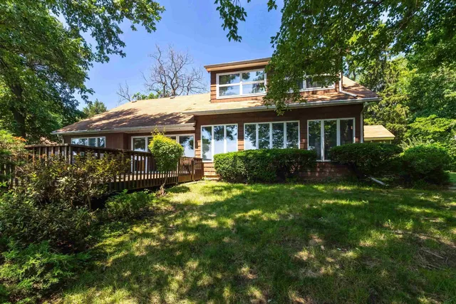 $495,000 | 25111 Valley Drive, Bettendorf, IA 52722