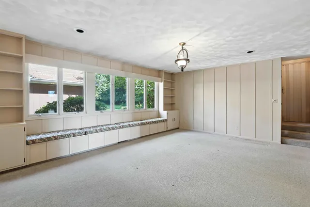 $495,000 | 25111 Valley Drive, Bettendorf, IA 52722