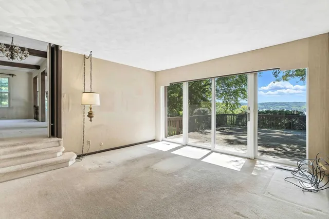 $495,000 | 25111 Valley Drive, Bettendorf, IA 52722