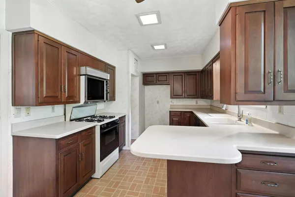 $495,000 | 25111 Valley Drive, Bettendorf, IA 52722