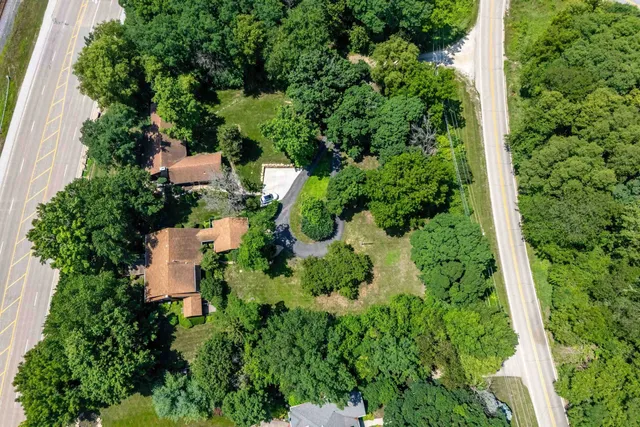 $495,000 | 25111 Valley Drive, Bettendorf, IA 52722