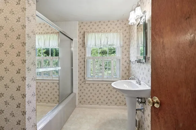 $495,000 | 25111 Valley Drive, Bettendorf, IA 52722