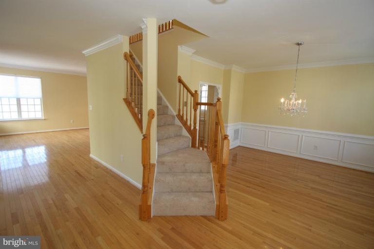 18117 Coachmans Road Germantown, MD 20874 - Photo 2 of 30 Main level