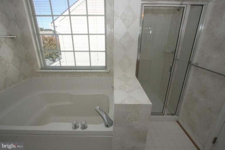 18117 Coachmans Road Germantown, MD 20874 - Photo 15 of 30 Owners bath