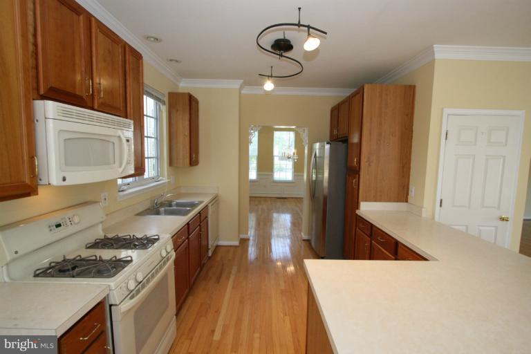 18117 Coachmans Road Germantown, MD 20874 - Photo 19 of 30 Kitchen reverse