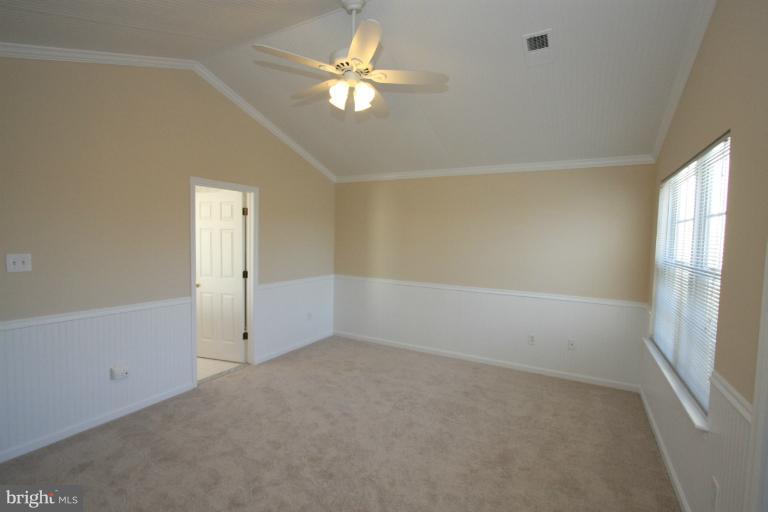 18117 Coachmans Road Germantown, MD 20874 - Photo 22 of 30 Owners' suite with cathedral ceilings