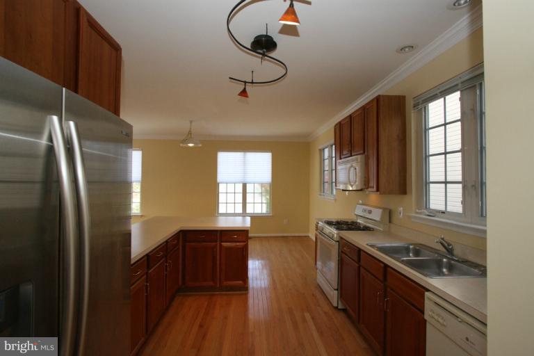 18117 Coachmans Road Germantown, MD 20874 - Photo 28 of 30 Kitchen