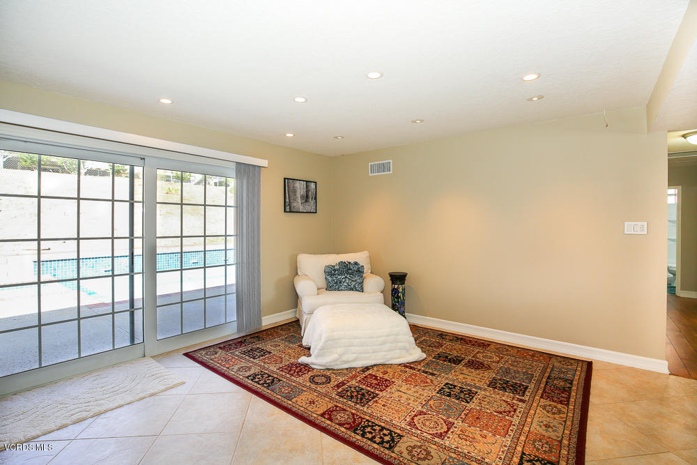 3091 Travis Avenue Simi Valley, CA 93063 - Photo 14 of 29 010