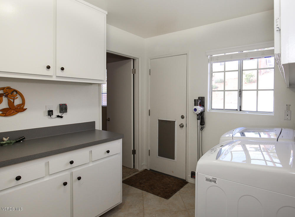 3091 Travis Avenue Simi Valley, CA 93063 - Photo 21 of 29 laundry photoshopped