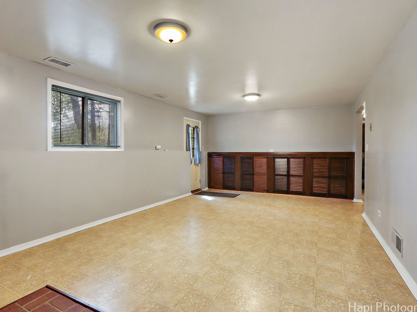 1291 Banbury Road Mundelein, IL 60060 - Photo 15 of 22 an empty room with windows
