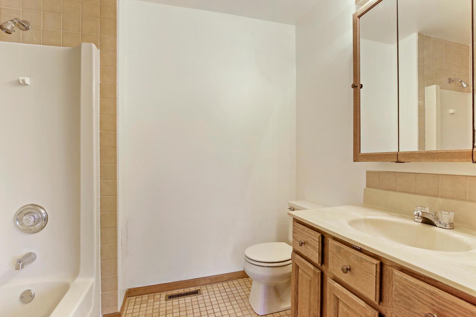 150 Eagle Point Road, Unit E Fox Lake, IL 60020 - Photo 19 of 26