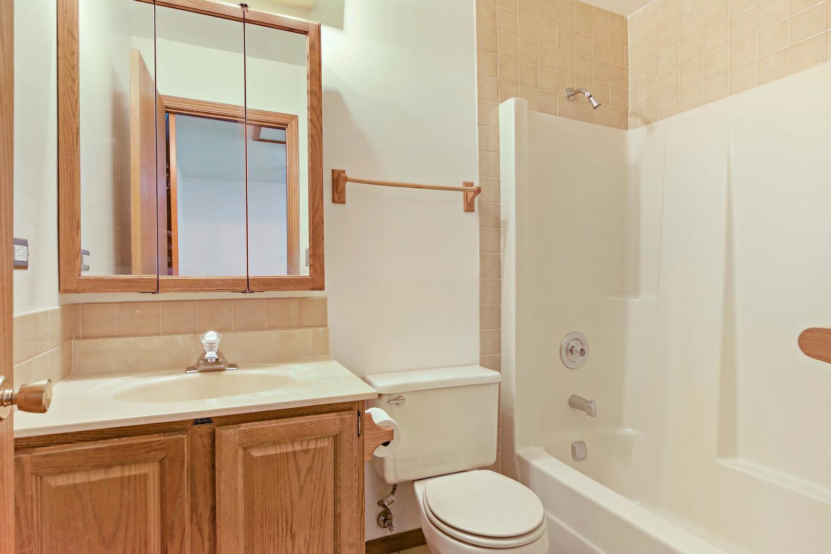 150 Eagle Point Road, Unit E Fox Lake, IL 60020 - Photo 22 of 26