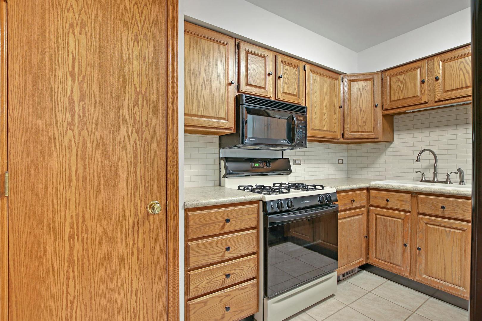 150 Eagle Point Road, Unit E Fox Lake, IL 60020 - Photo 8 of 26