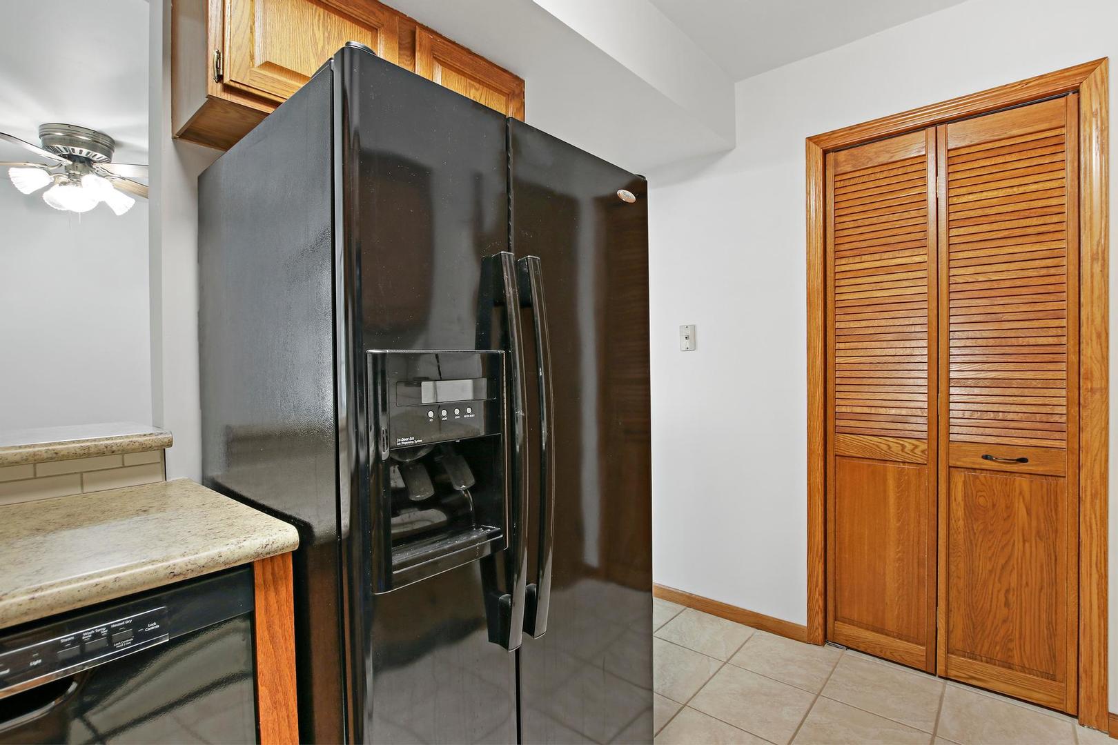 150 Eagle Point Road, Unit E Fox Lake, IL 60020 - Photo 9 of 26