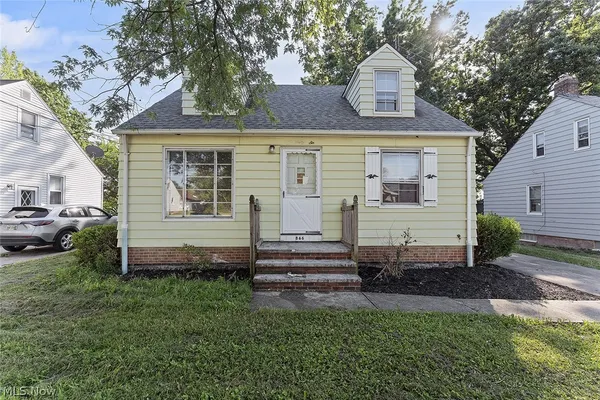 $1,200 | 866 East 209th Street, Euclid, OH 44119
