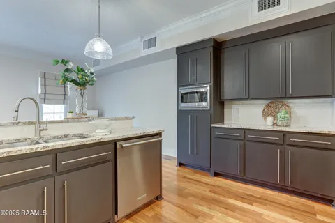 $550,000 | 605 Silverstone Road, Unit 205B, Lafayette, LA 70508