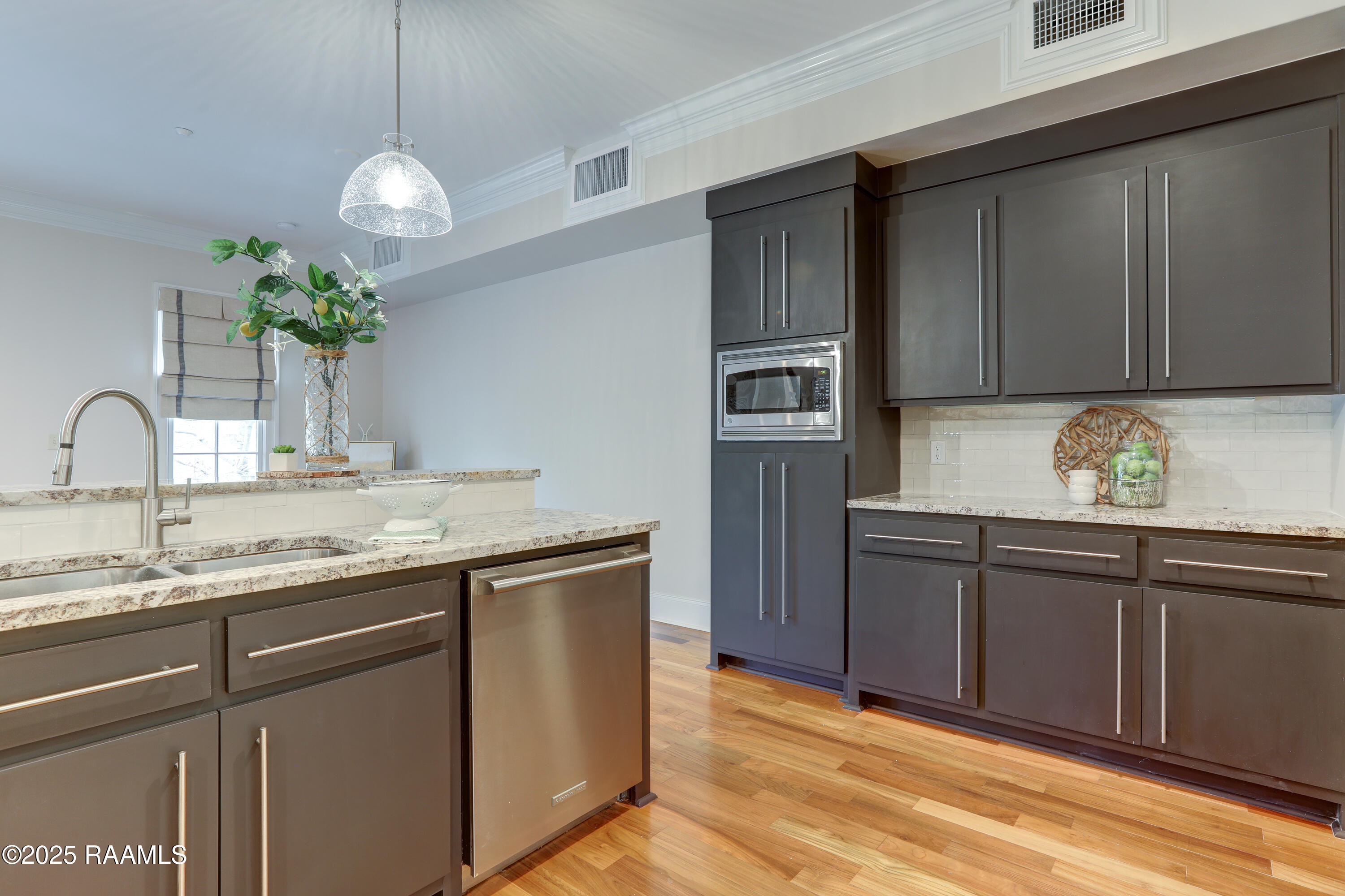 605 Silverstone Road, Unit 205B Lafayette, LA 70508 - Photo 13 of 48 Kitchen