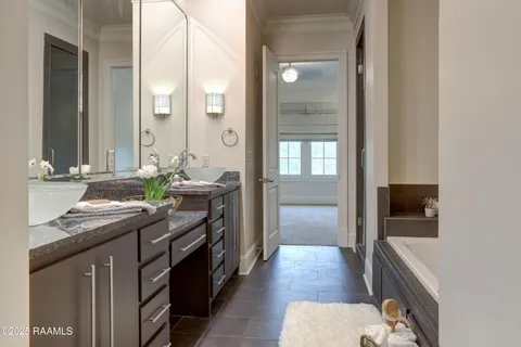 $550,000 | 605 Silverstone Road, Unit 205B, Lafayette, LA 70508