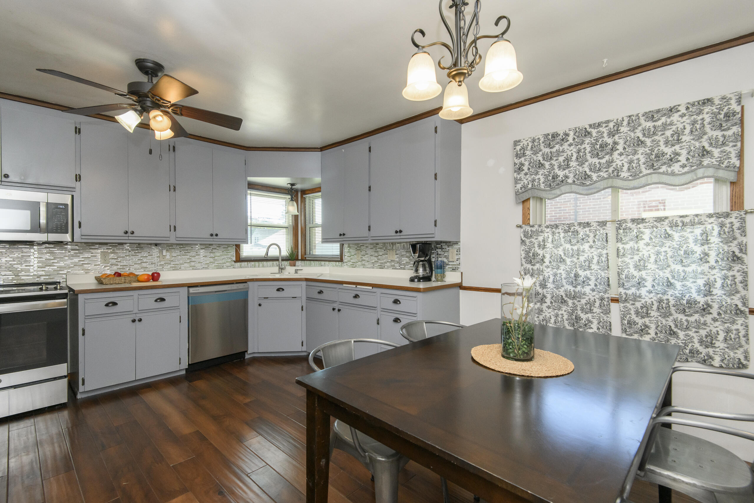 5122 North 65th Street Milwaukee, WI 53218 - Photo 8 of 31 Kitchen