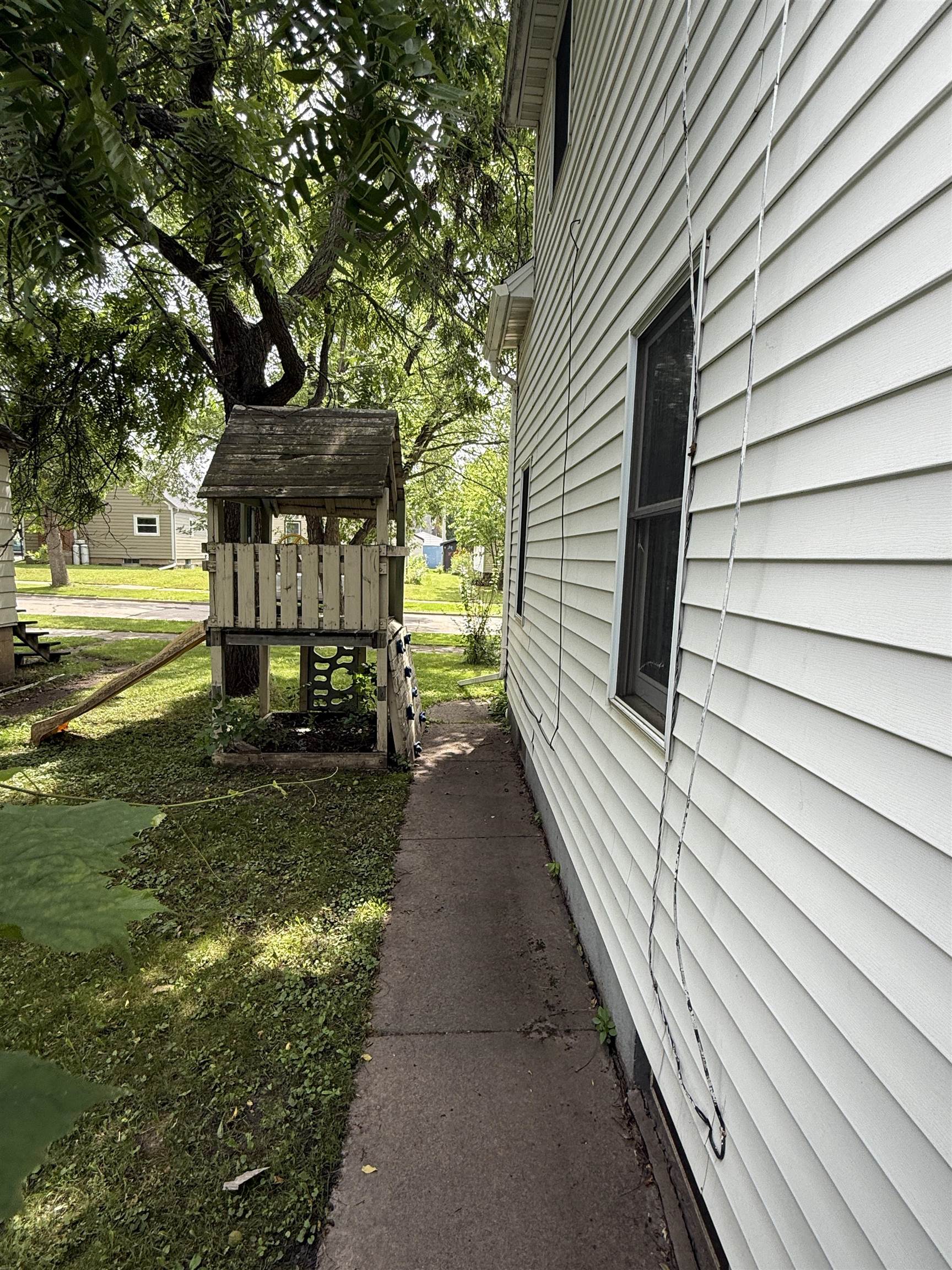 809 16th Street North Virginia, MN 55792 - Photo 4 of 44 View of home's exterior
