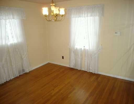 2070 Brookfield Road Pittsburgh, PA 15243 - Photo 3 of 8 Dining Room.