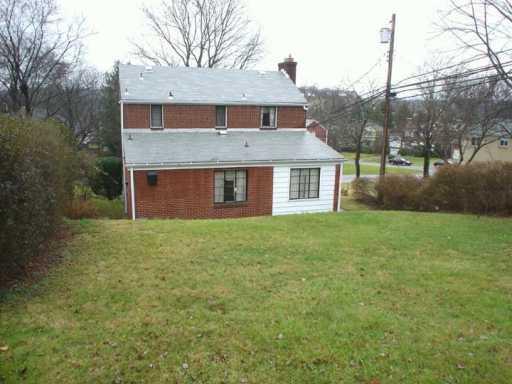 2070 Brookfield Road Pittsburgh, PA 15243 - Photo 8 of 8 Yard/Garden.