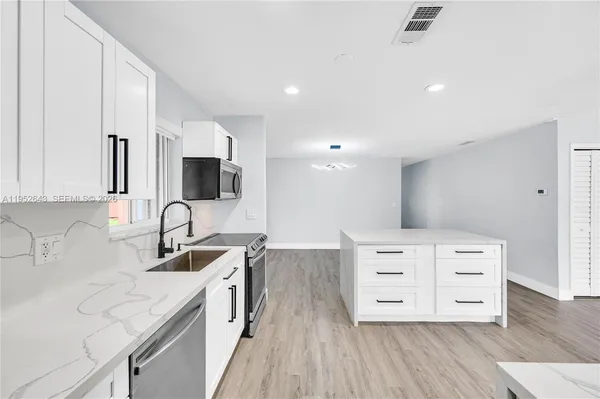 $1,075,000 | 15930 Southwest 90th Avenue, Palmetto Bay, FL 33157