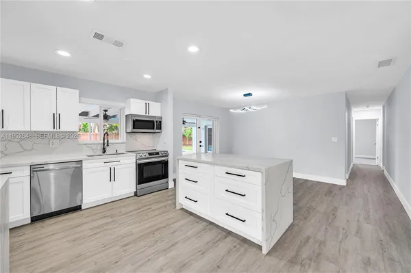 $1,075,000 | 15930 Southwest 90th Avenue, Palmetto Bay, FL 33157