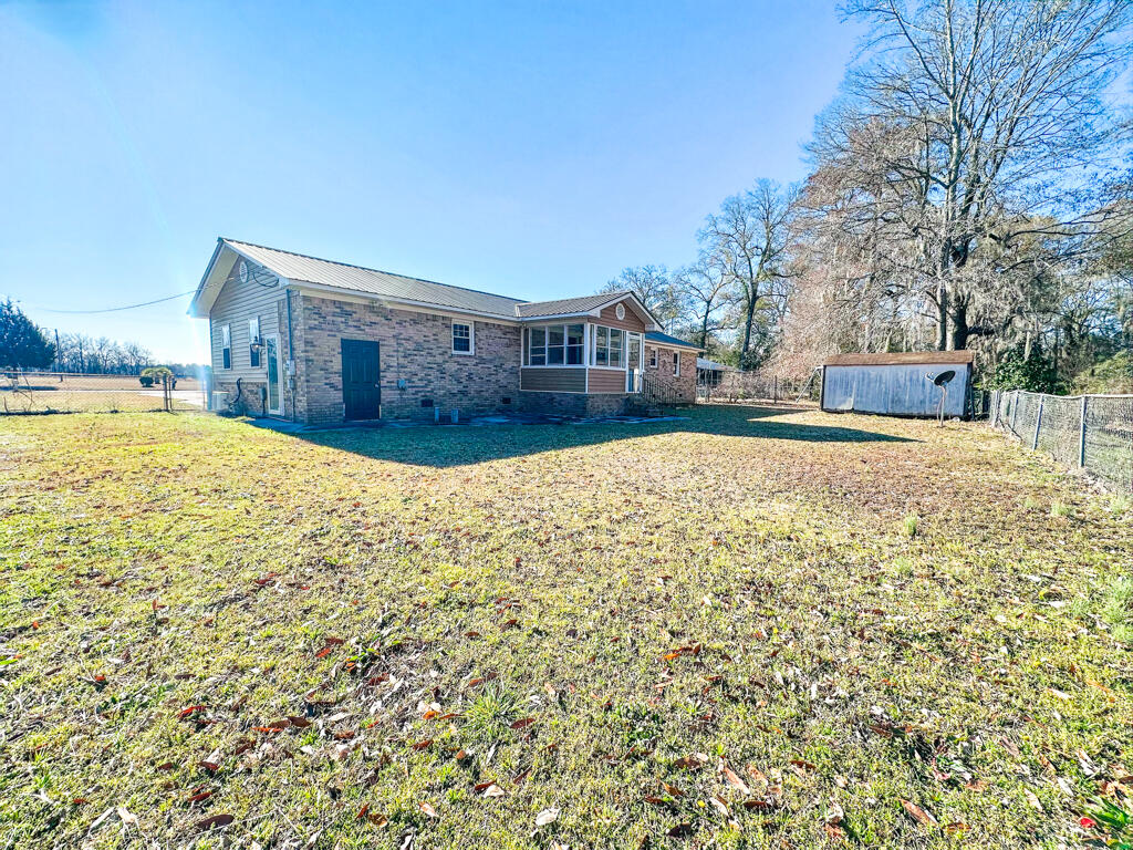 1157 Maple Street Turbeville, SC 29162 - Photo 2 of 26
