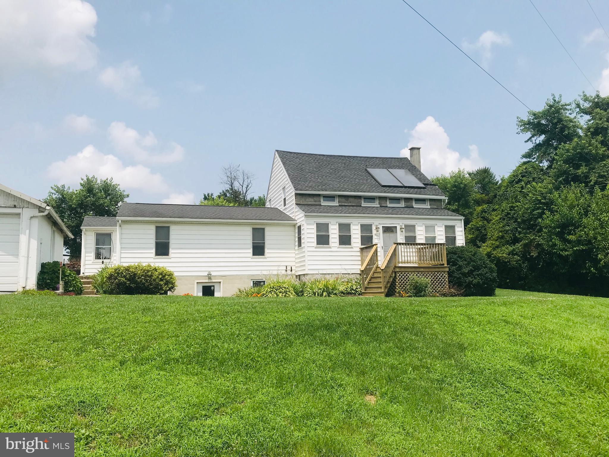 210 Crest Road Lititz, PA 17543 - Photo 2 of 14