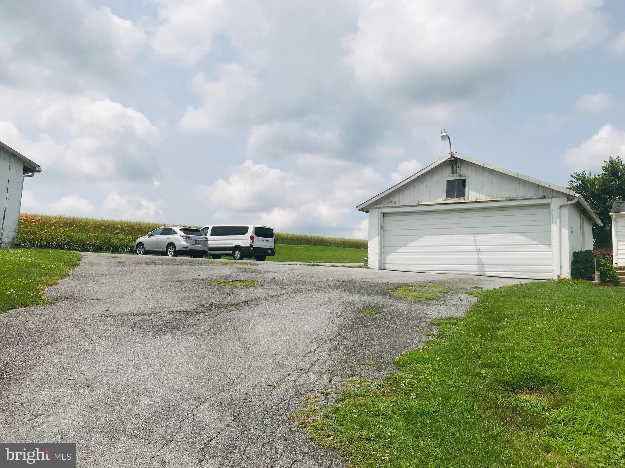 210 Crest Road Lititz, PA 17543 - Photo 4 of 14
