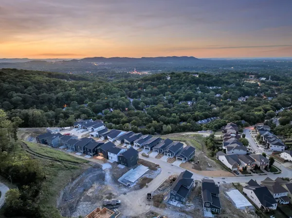 $874,900 | 209 Walnutwood Lane, Nashville, TN 37211