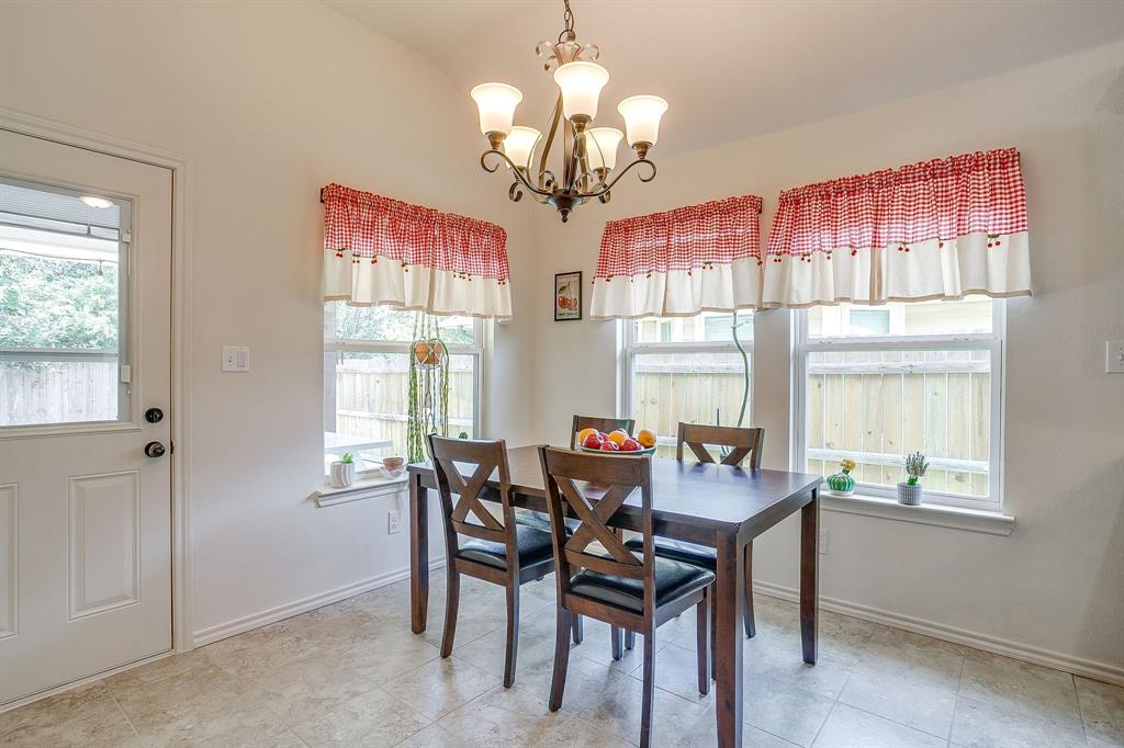 216 Lovers Path Drive Springtown, TX 76082 - Photo 6 of 31