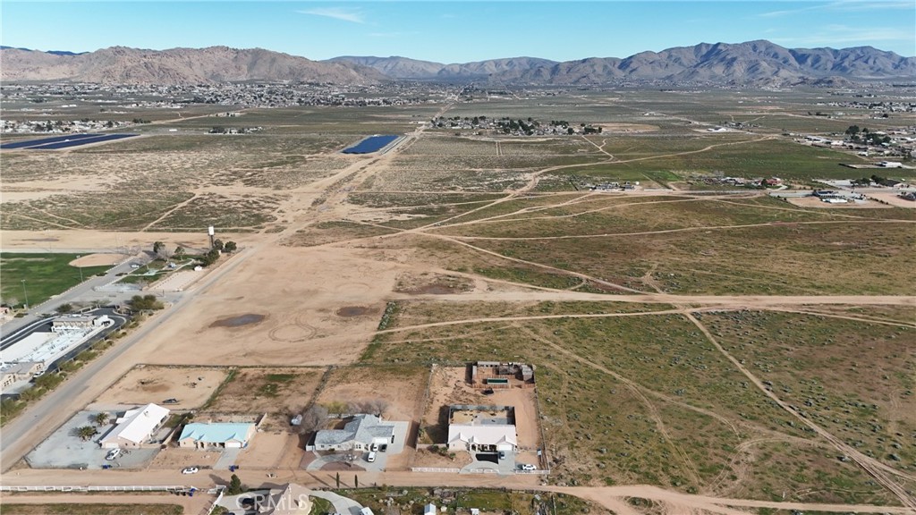 794 Otoe Road Apple Valley, CA 92307 - Photo 7 of 13 a view of an ocean and a mountain view