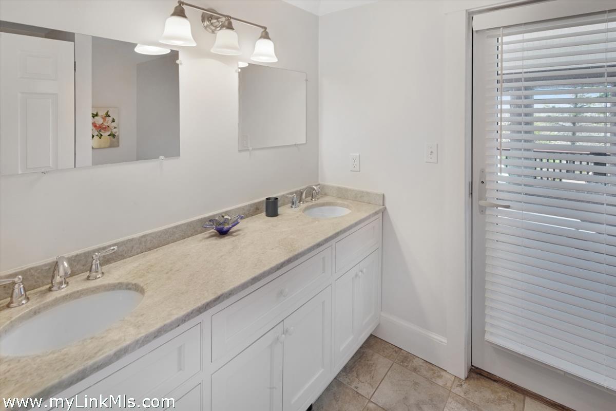 72 Chappaquiddick Avenue Edgartown, MA 02539 - Photo 29 of 63 Primary home, #3 of 5 bathrooms