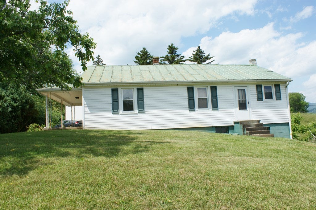 614 Fox Ridge Road Mouth Of Wilson, VA 24363 - Photo 3 of 18 Gallery Image 3