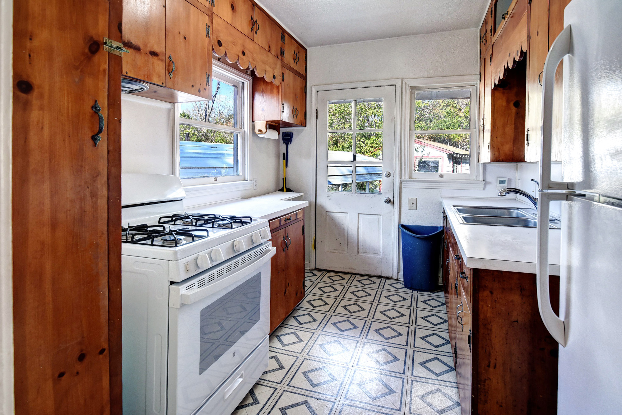 304 Cedar Street Bastrop, TX 78602 - Photo 15 of 33 a kitchen with a stove a sink and a refrigerator