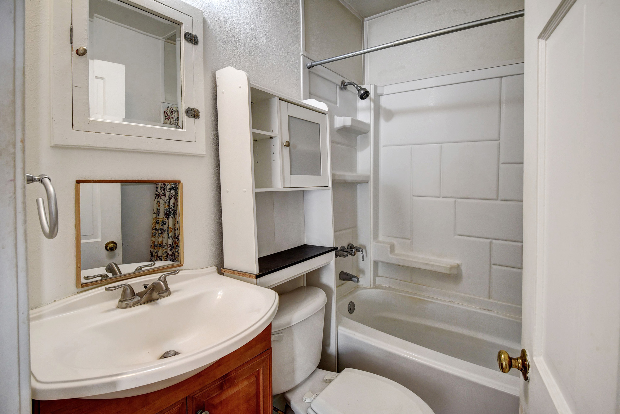 304 Cedar Street Bastrop, TX 78602 - Photo 25 of 33 a bathroom with a sink and mirror with bathtub